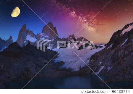 Stargazing at Mount Fitz Roy in Patagonia 96488774