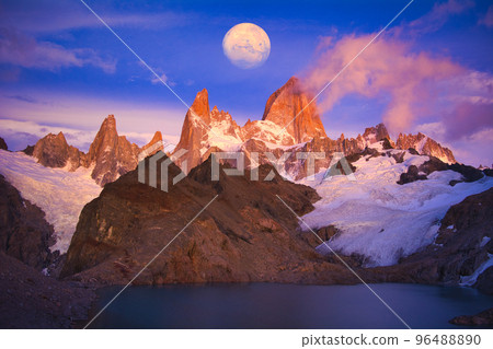 Sunrise clouds on Mount Fitz Roy in Patagonia Sunrise clouds on Mount Fitz Roy in Patagonia 96488890