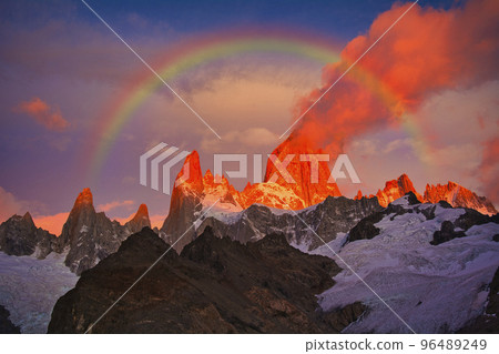 Sunrise at Mount Fitz Roy in Patagonia Sunrise at Mount Fitz Roy in Patagonia 96489249