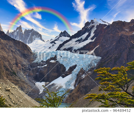 巴塔哥尼亞雄偉的菲茨羅伊山 96489452
