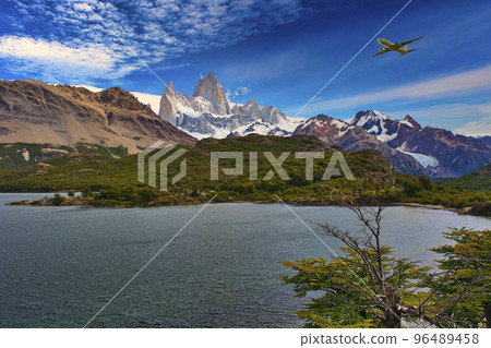 Majestic Mount Fitz Roy in Patagonia 96489458