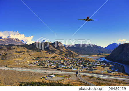Majestic Mount Fitz Roy in Patagonia 96489459