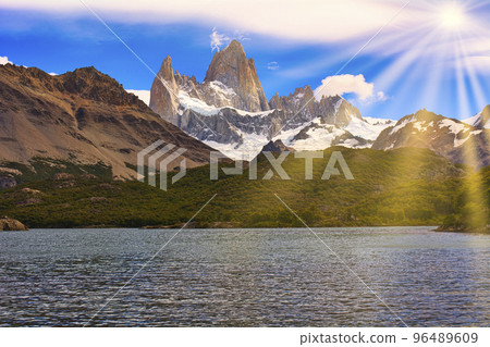 Majestic Mount Fitz Roy in Patagonia Majestic Mount Fitz Roy in Patagonia 96489609