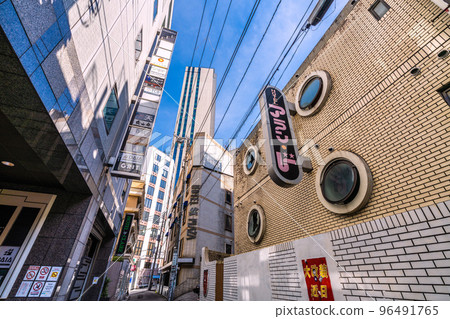 日本東京的城市景觀：澀谷的愛情酒店區和重建中出現的“Dogenzaka-dori” 96491765