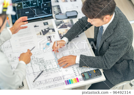 First-class architect in the design office who confirmed drawing payment at the site general office of the leading general contractor and instructed finishing construction supervisor First-class architect in the design office who confirmed drawing payment at the site general office of the leading general contractor and instructed finishing construction supervisor 96492314
