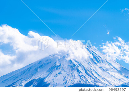 冬天從河口湖看到的富士山[山梨縣] 96492397