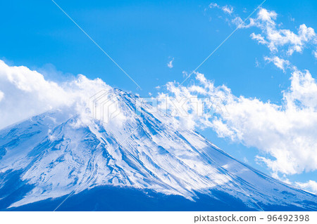 冬天從河口湖看到的富士山[山梨縣] 96492398