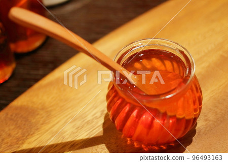 新鮮營養的麥盧卡蜂蜜 96493163