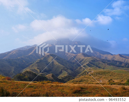 從東側看到的阿蘇山全景照片 從東側看到的阿蘇山全景照片 96493552