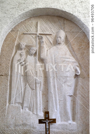 Saints Kilian, Kolonat und Totnan, altar in Munsterschwarzach Abbey, Benedictine monastery, Germany Saints Kilian, Kolonat und Totnan, altar in Munsterschwarzach Abbey, Benedictine monastery, Germany 96493706