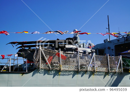 Canadian Navy Cruiser Winnipeg Helicopter WINNIPEG Canadian Navy Yokosuka 96495039