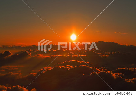 Sunrise and sea of clouds from the top of Mt.Fuji 96495445