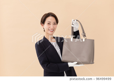 女當舖購買 96499499