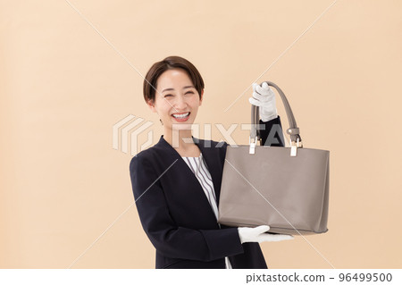 女當舖購買 96499500