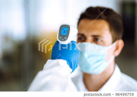 ?hecking the temperature of office workers during the coronavirus pandemic. Covid-19. ?hecking the temperature of office workers during the coronavirus pandemic. Covid-19. 96499759