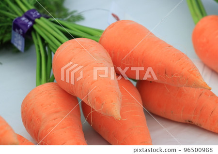 Freshly picked carrots Vegetables harvested in the morning Carrots 96500988