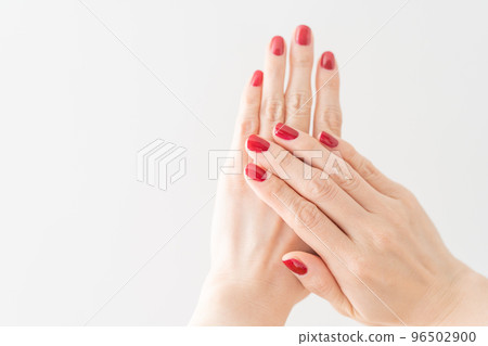 Woman's hands with manicure 96502900