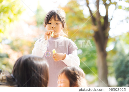 Parent and child playing in the park Parent and child playing in the park 96502925