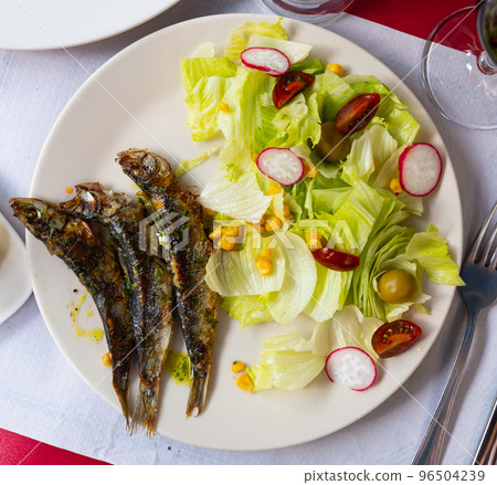 Roasted sardines with vegetable salad Roasted sardines with vegetable salad 96504239