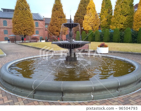 秋天的城市公園，紅葉的綠洲 96504793