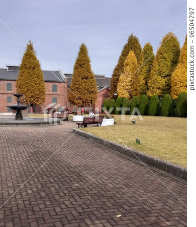 秋天的城市公園,紅葉的綠洲 秋天的城市公園,紅葉的綠洲 96504797