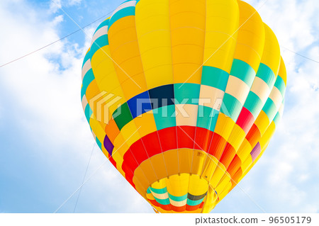 漂浮在空中的熱氣球 宮城縣 96505179