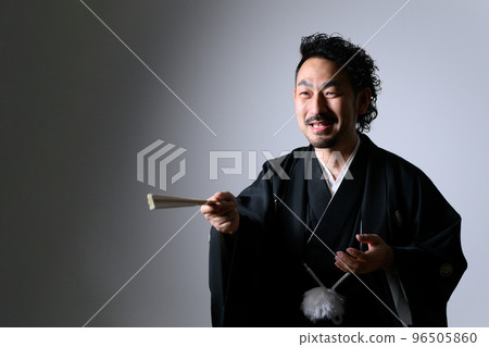 像雜耍中落語說書人的形象 96505860