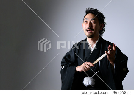 像雜耍中落語說書人的形象 96505861