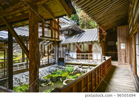 有秋葉的Kochidani Amidaji寺廟 96505894