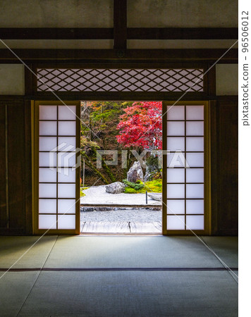 有秋葉的Kochidani Amidaji寺院區 有秋葉的Kochidani Amidaji寺院區 96506012