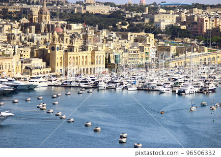 Popular as a language study abroad destination! Recommended sightseeing spots in Malta A small island nation full of charm floating in the Mediterranean Sea 96506332