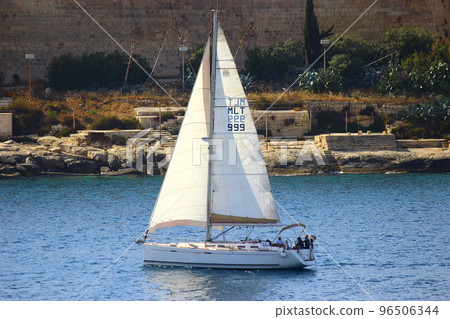 Popular as a language study abroad destination! Recommended sightseeing spots in Malta A small island nation full of charm floating in the Mediterranean Sea Popular as a language study abroad destination! Recommended sightseeing spots in Malta A small island nation full of charm floating in the Mediterranean Sea 96506344