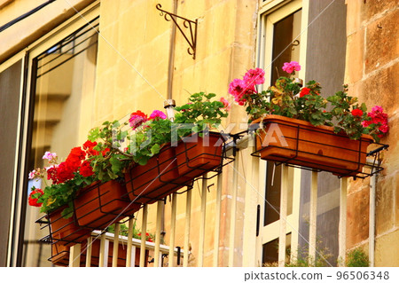 Popular as a language study abroad destination! Recommended sightseeing spots in Malta A small island nation full of charm floating in the Mediterranean Sea 96506348