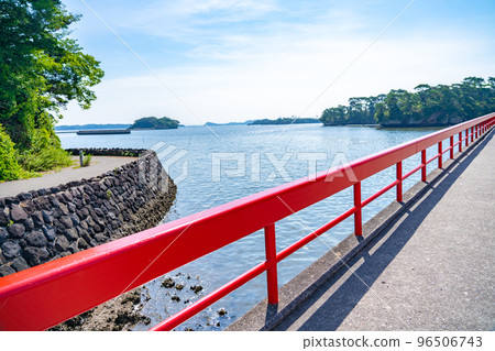 連接松島灣福浦島的福浦大橋(宮城縣松島町) 連接松島灣福浦島的福浦大橋(宮城縣松島町) 96506743