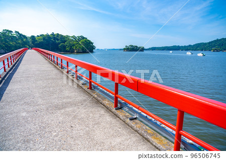Fukuura Bridge connecting to Fukuura Island, Matsushima Bay (Matsushima Town, Miyagi Prefecture) Fukuura Bridge connecting to Fukuura Island, Matsushima Bay (Matsushima Town, Miyagi Prefecture) 96506745