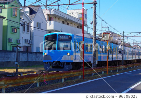 Seibu Tamagawa Line departing from Koremasa Station 96508025