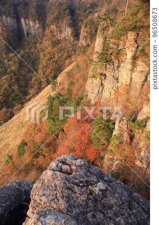鳥取縣琴浦町船上山的紅葉 鳥取縣琴浦町船上山的紅葉 96508673