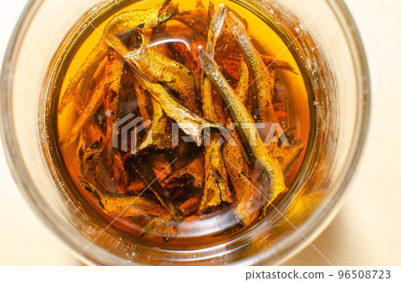 Authentic ramen made at home (sardine flavored oil) 96508723