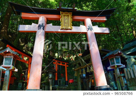 京都伏見稻荷大社御劍社（長子神社） 96508766