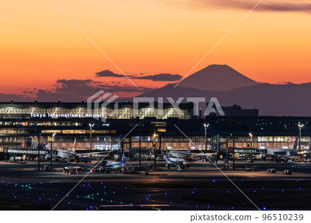 An airport where you can see Mt. Fuji dyed in the sunset An airport where you can see Mt. Fuji dyed in the sunset 96510239