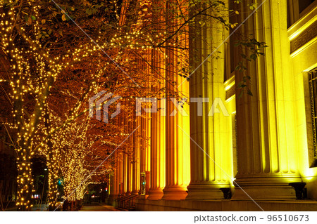 Mitsui Main Building in winter with a beautiful combination of illumination and columns 96510673
