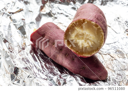 Baked sweet potato, aluminum foil Baked sweet potato, aluminum foil 96511080