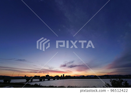 The river and townscape reflecting the gradation of the refreshing sunrise sky・Late autumn・Super wide angle・Sky mainly・221027am The river and townscape reflecting the gradation of the refreshing sunrise sky・Late autumn・Super wide angle・Sky mainly・221027am 96512422