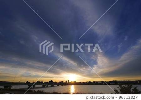 River and cityscape reflecting the refreshing late autumn morning sky, super wide angle, mainly sky, 221027am River and cityscape reflecting the refreshing late autumn morning sky, super wide angle, mainly sky, 221027am 96512827