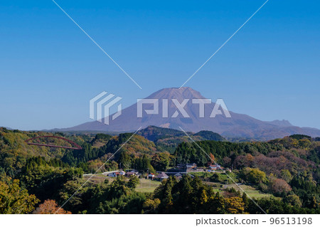 中國大段自動車道溝口IC附近的大山 中國大段自動車道溝口IC附近的大山 96513198
