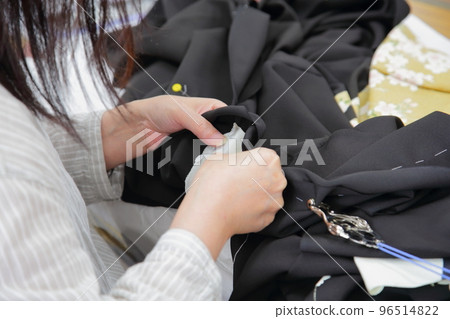 A kimono craftsman repairs the rips of a kimono 96514822