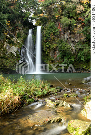 Hattan Falls (Kannabe Valley) [Hidaka Town, Toyooka City, Hyogo Prefecture] 96514863
