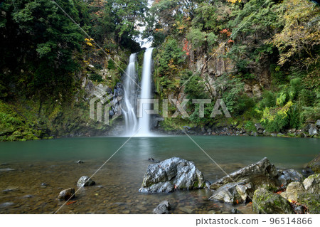 Hattan Falls (Kannabe Valley) [Hidaka Town, Toyooka City, Hyogo Prefecture] 96514866