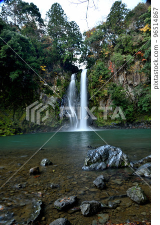 Hattan Falls (Kannabe Valley) [Hidaka Town, Toyooka City, Hyogo Prefecture] 96514867