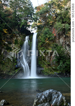 Hattan Falls (Kannabe Valley) [Hidaka Town, Toyooka City, Hyogo Prefecture] 96514868